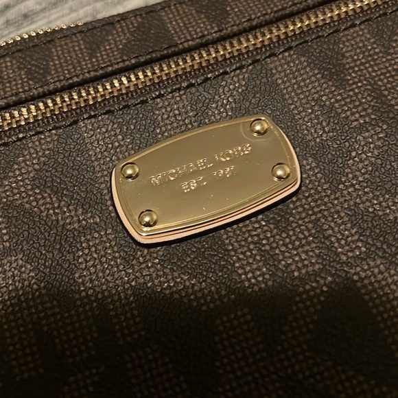 Michael Kors Wristlet - Picture 5 of 8